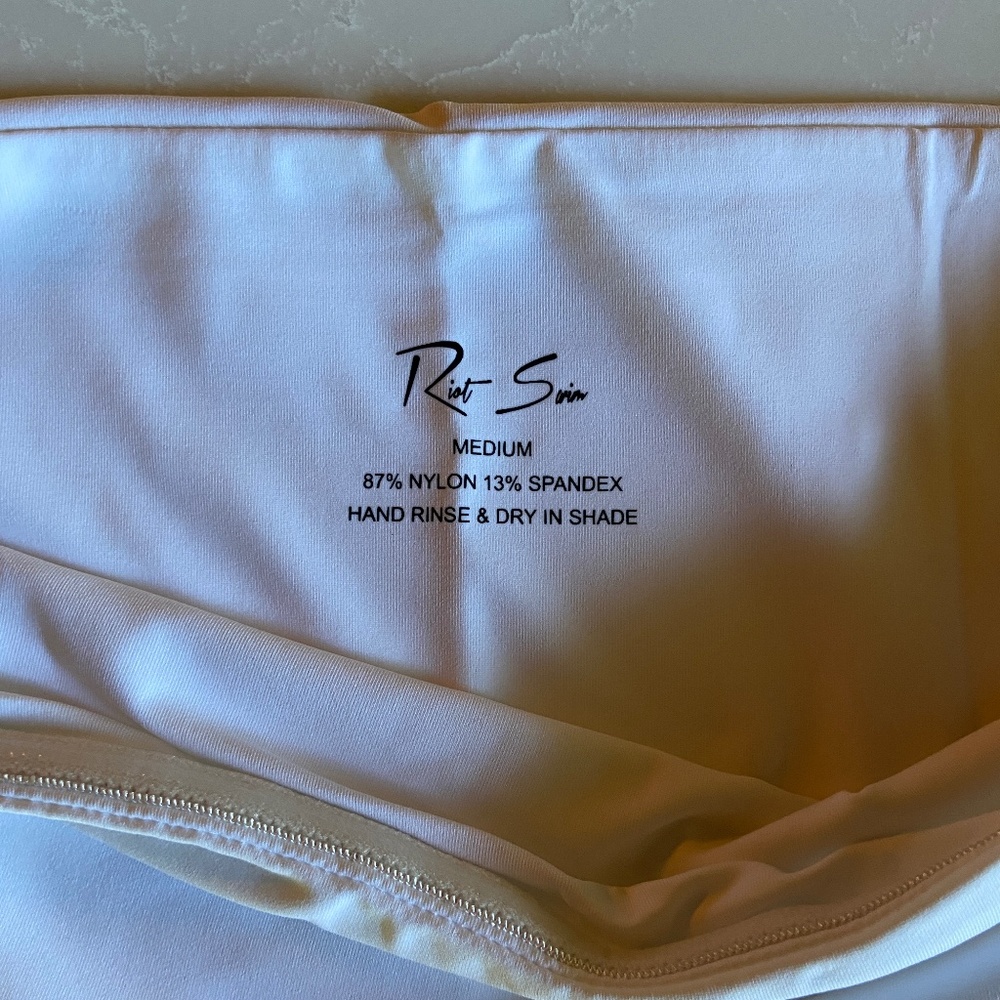 NWT Riot Swim White Bandeau Top Size Medium - Picture 3 of 4